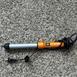 Bed head TIGI curling iron Wand